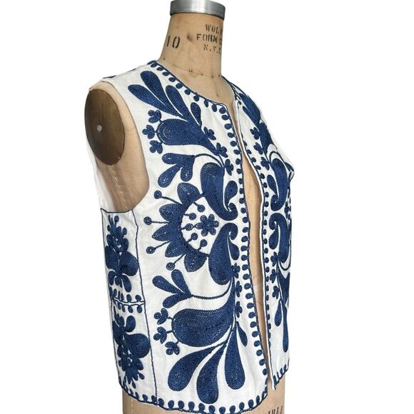 Zara  White Vest with Navy Blue Embroidery Size M - Picture 2 of 5